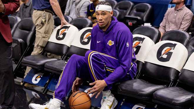 坏消息，湖人队杰克逊·海耶斯因推搡奇才队吉祥物被禁赛一场