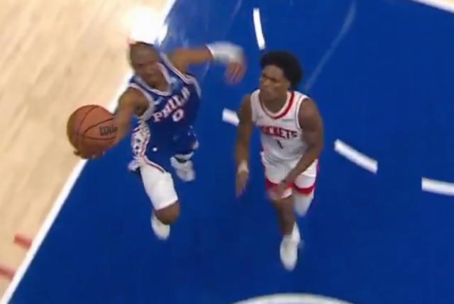 马克西绝杀上篮遭杜兰特封盖，但回放显示应是干扰球