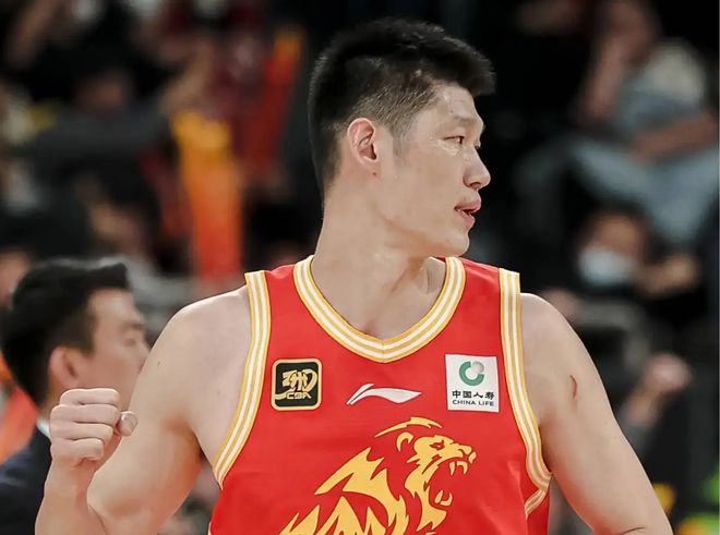 广厦G5半场险胜北京！布朗胡金秋关键，卡尔顿稳健，北京又失误！