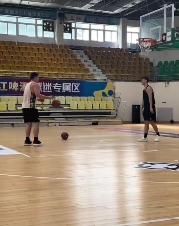 好久不见！广东两旧将省联赛相遇 宏远竞争太残酷