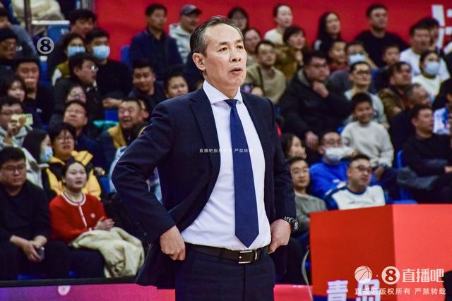 CBA科尔北京上半场12人大名单全部进轮换 11人有得分入账