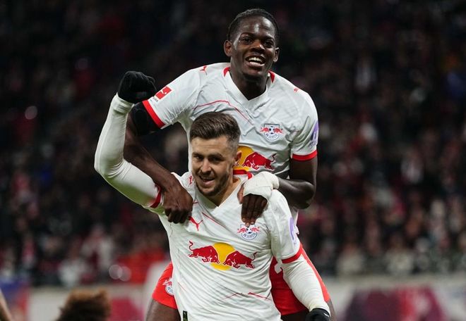 19岁天才横空出世：轰入3球，德甲第2踢疯了，紧追拜仁