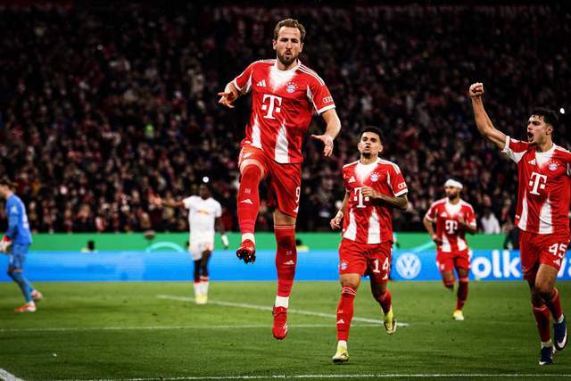 2-0！凯恩7战8球，1.3亿超巨助攻王，三杀莱比锡，拜仁剑指4冠王