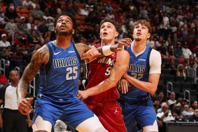 希罗赛季首秀24+7热火险胜独行侠夺5连胜 状元14中5华盛顿27+8