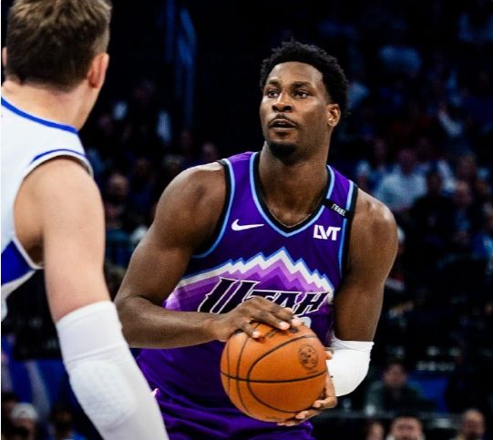 賈倫首秀22+5！爵士丟絕平三分遭魔術17分逆轉 班凱羅準三雙