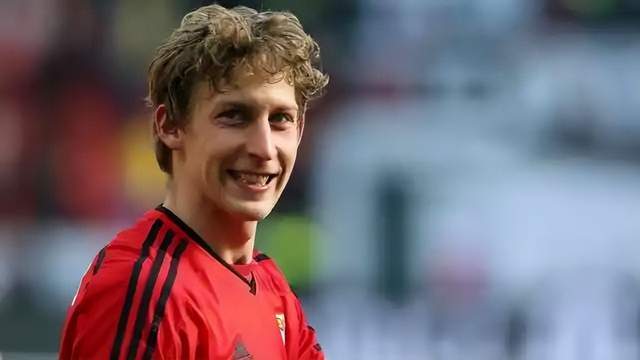 基斯林覺(jué)得斯文松太緊張了，科瓦奇出現(xiàn)了換人失誤