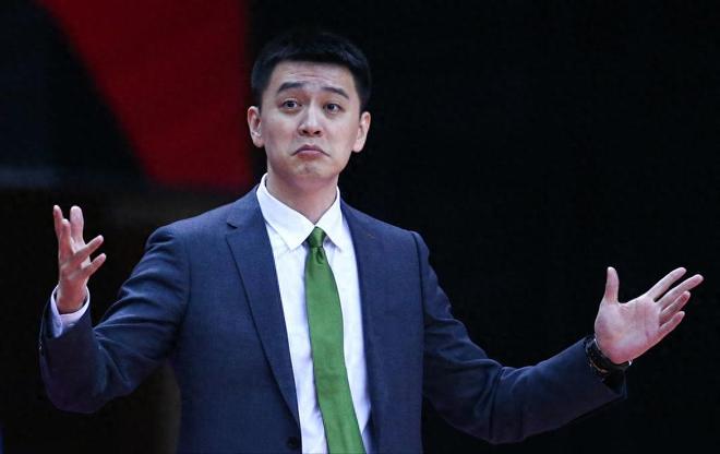 楊鳴揭秘球員轉(zhuǎn)會！張鎮(zhèn)麟選擇上海，周琦有特權(quán)，趙繼偉也要走？