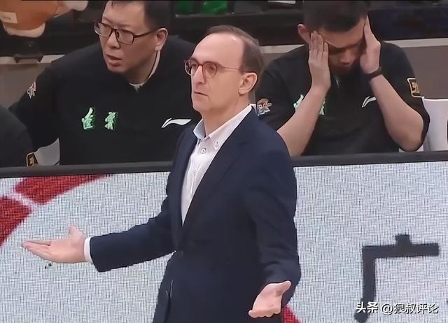 遼寧外教烏戈：趙繼偉和李曉旭在艱難時(shí)刻扛起球隊(duì)，是很棒的領(lǐng)袖