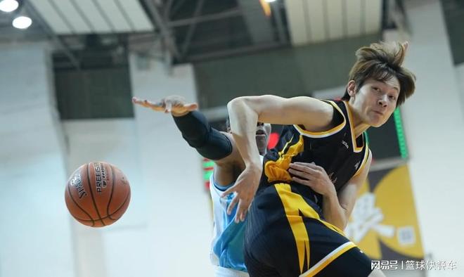 61比60壓哨絕殺！女籃新霸主斬獲三連勝：天才小將轟25分9板！