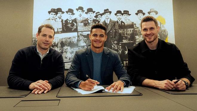 官方：多特簽下克魯塞羅后衛(wèi)考阿-普拉特斯，球員將于今夏加盟