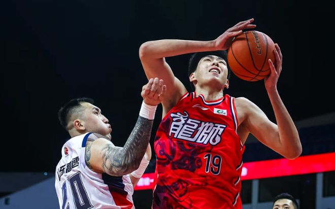 郭士強(qiáng)親眼目睹，4蓋帽扇暈山東3大內(nèi)線！球迷：去國(guó)家隊(duì)頂替周琦