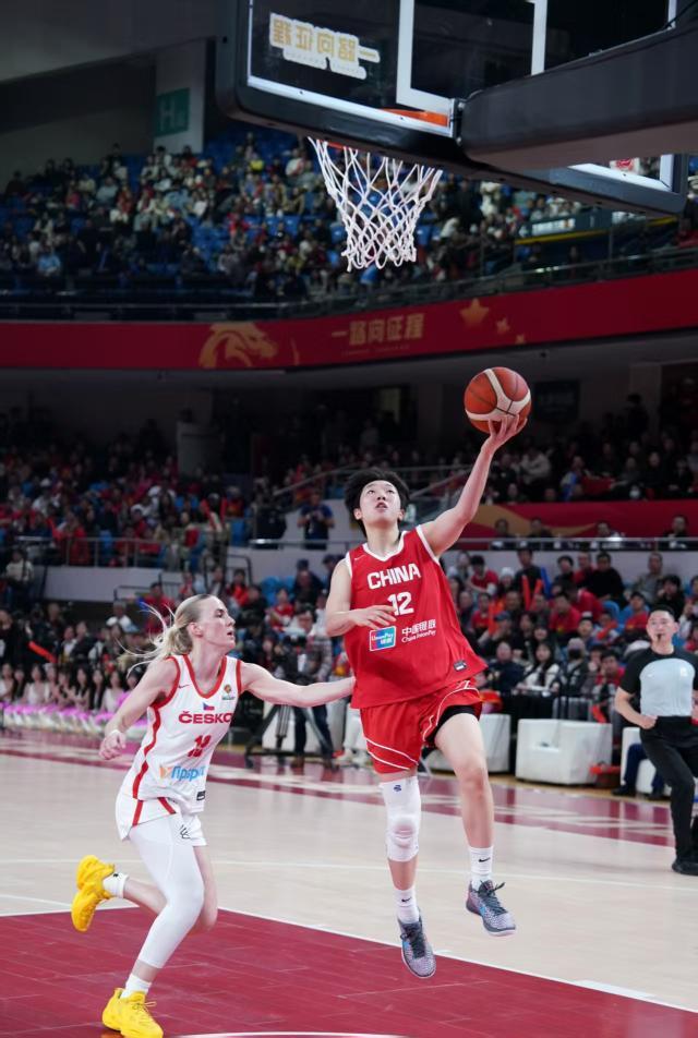 中國(guó)女籃熱身賽喜憂參半 雙塔回歸仍握晉級(jí)主動(dòng)