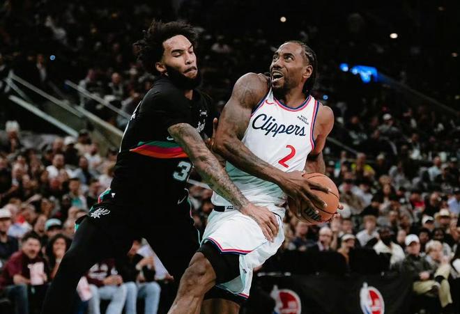 25分大逆轉(zhuǎn)！快船惜敗馬刺，倫納德歷史第一紀(jì)錄，文班亞馬27+10