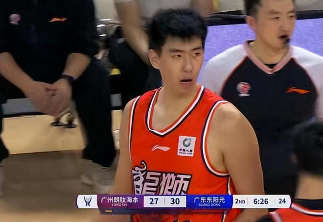 轰6分13板2帽！离开杜锋，你和广东双赢，朱芳雨抓紧回购徐昕