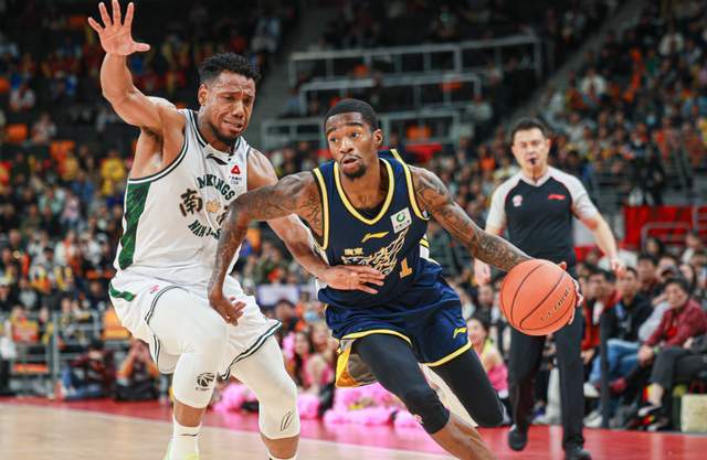 CCTV5直播！ 广东VS浙江全力出击，徐杰带伤出战，杜锋重用2奇兵