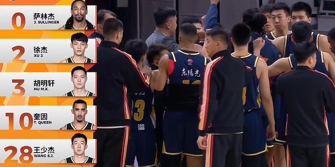 徐杰伤退！奶茶加时拯救杜锋，郭昊文42分痛失绝杀，掌声送给南京