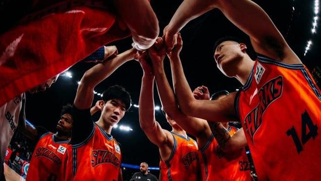 铭记场面| 超万人见证！上海男篮力克吉林男篮取得新赛季开门红