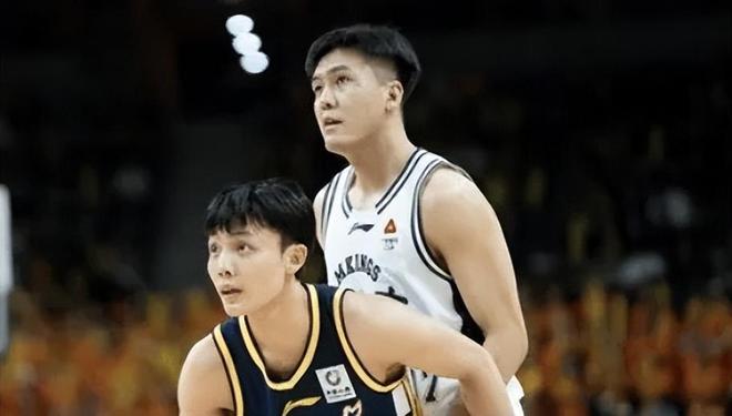 广东加时107-102险胜同曦 球员评价：2人满分，5人及格，4人低迷