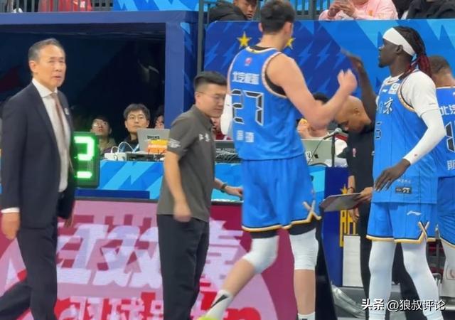 这次真的翻篇了！周琦CBA生涯首战旧主新疆9中7得到15分9板