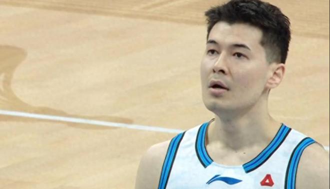 只給打2分鐘，央視解說也不滿，劉煒為何不待見阿不都？和1人有關