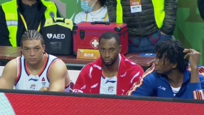 半场丢66分！上海男篮这场输得不冤，别让防守成了“深坑”