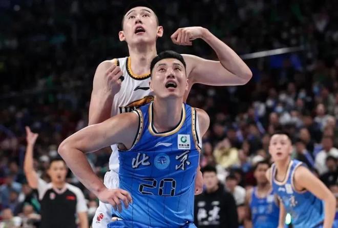 北京43-42辽宁，半场数据一目了然，不是周琦 最大功臣是替补的他