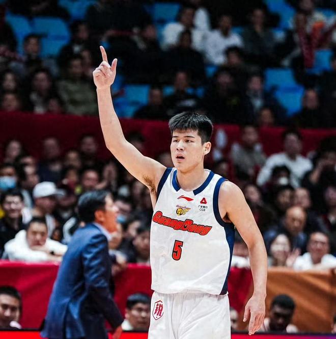 广东双子星炸裂升空，四巨头合体剑指CBA总冠军！