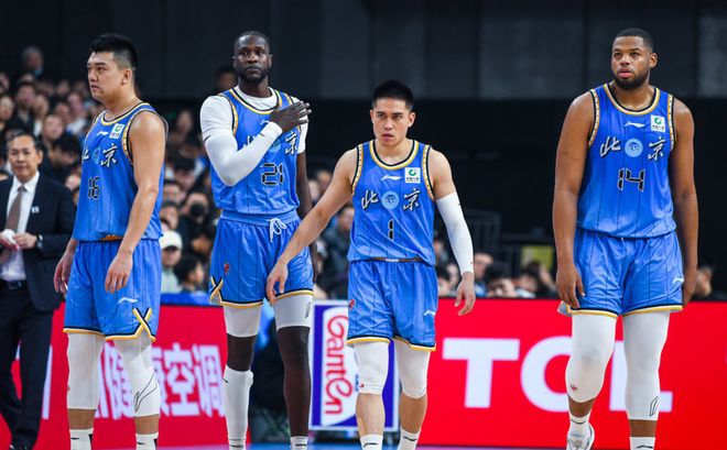 大V解析杨鸣连吃两T：裁判吹的没任何问题！吴乃群赛后表示不理解