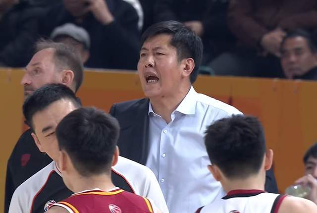 又输1场！开局3连败，丁伟逼近下课边缘，本土悍将21分成逆转功臣