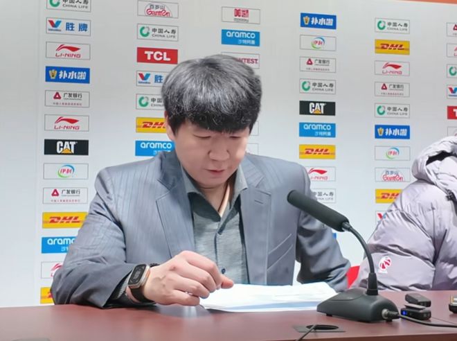 勝?gòu)V廈發(fā)布會(huì)！邱彪直指搶上半場(chǎng)，不滿對(duì)布朗防守，點(diǎn)贊3將發(fā)揮