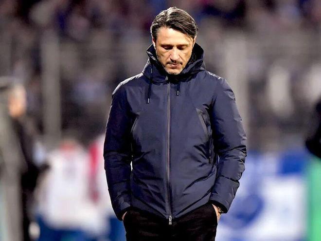 記者：多特蒙德主教練科瓦奇已進入曼聯的主帥候選名單；天空體育：對陣瓜帥的曼城 ，B費創造1紀錄