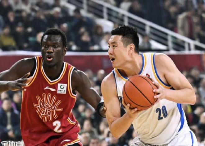 真拼了！媒體人：翟曉川雙腿全有拉傷，綁著繃帶堅持登場比賽