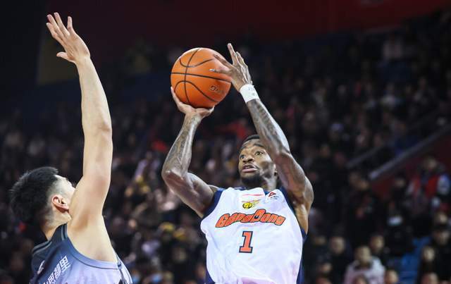 CCTV5直播！廣東VS吉林拒絕爆冷，胡明軒漸入佳境，杜鋒力保榜首