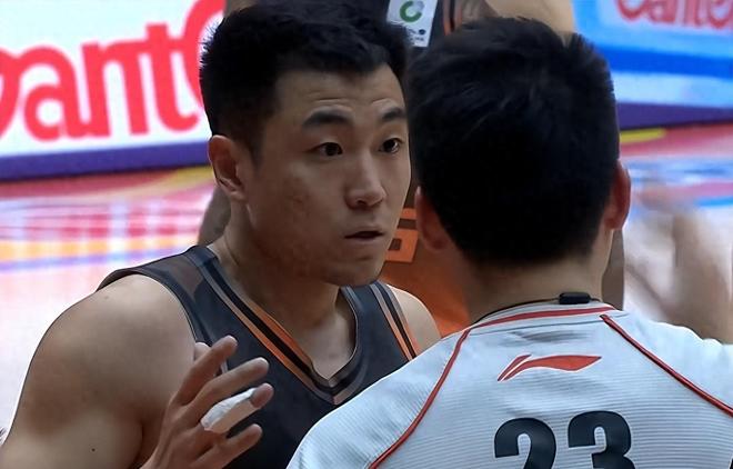 大冷門！衛(wèi)冕冠軍無緣8連勝，山東男籃12戰(zhàn)11勝，邱彪有能