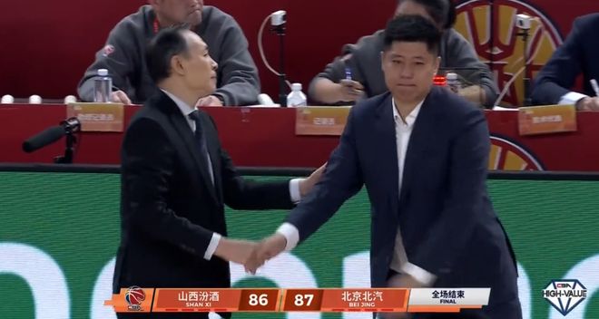 看了翟曉川雙腿纏滿繃帶的照片，才知道，山西隊為什么成不了豪門