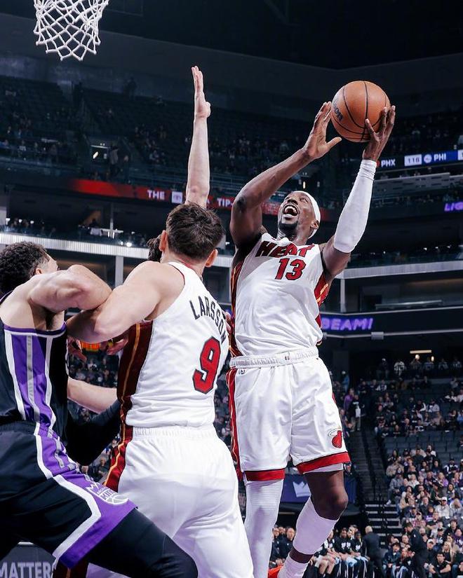 威少22+7國王無緣17分逆轉(zhuǎn)6人上雙熱火 熱巴25+7+5德羅贊23分