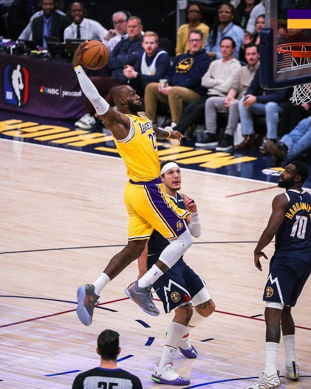 準(zhǔn)三雙+末節(jié)單臂戰(zhàn)斧暴扣，詹姆斯15中8得19分9板8助，正負(fù)值+13