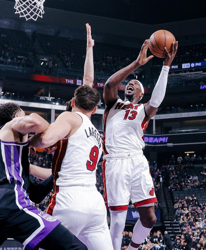 阿德巴約25+7+5鮑威爾22分，威少三分失準(zhǔn)6中1，熱火復(fù)仇國王