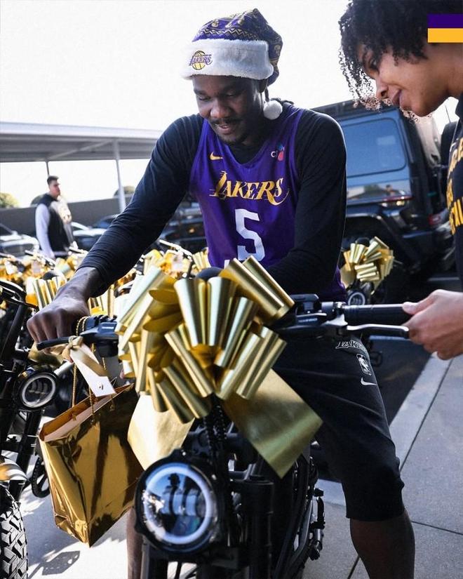 東契奇為湖人全隊送了100多輛電動自行車，單輛售價2995美元起