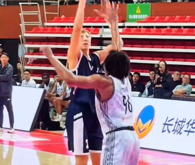 四川全运队惜败菲律宾球队!孙铭徽赵岩昊状态佳,胡金秋周琦划水