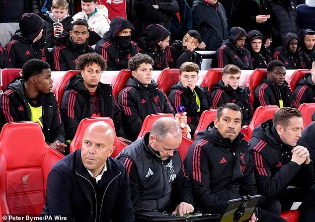 邮报:斯洛特在轮换方面自毁前程,早早出局是对传统的不尊重