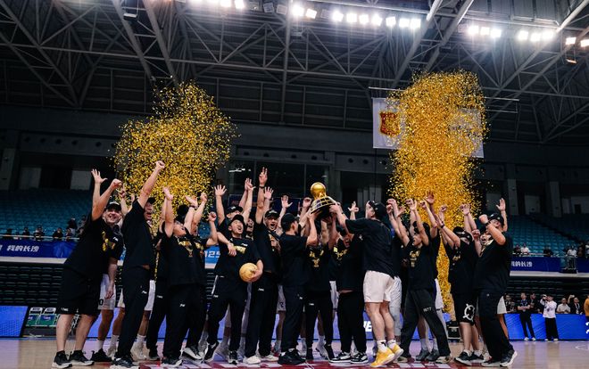 再赴京城熱身雙雄！香港金牛悶聲干實事 CBA擴軍必有其一席之地