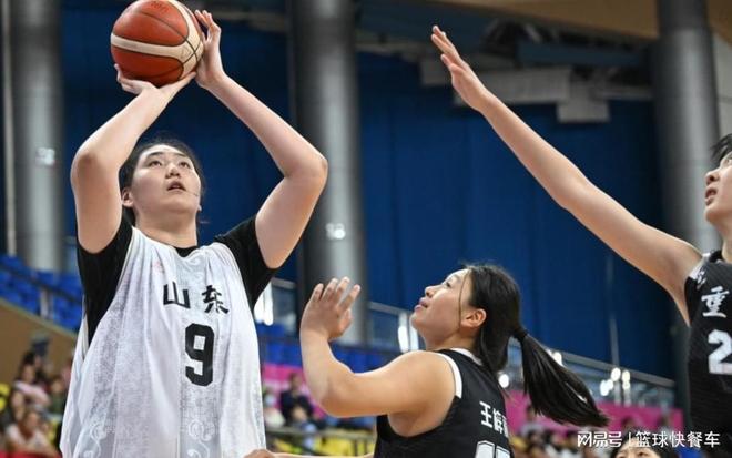 2米28张子宇被禁止扣篮？宫鲁鸣却为何力挺：女篮实战扣第一人！