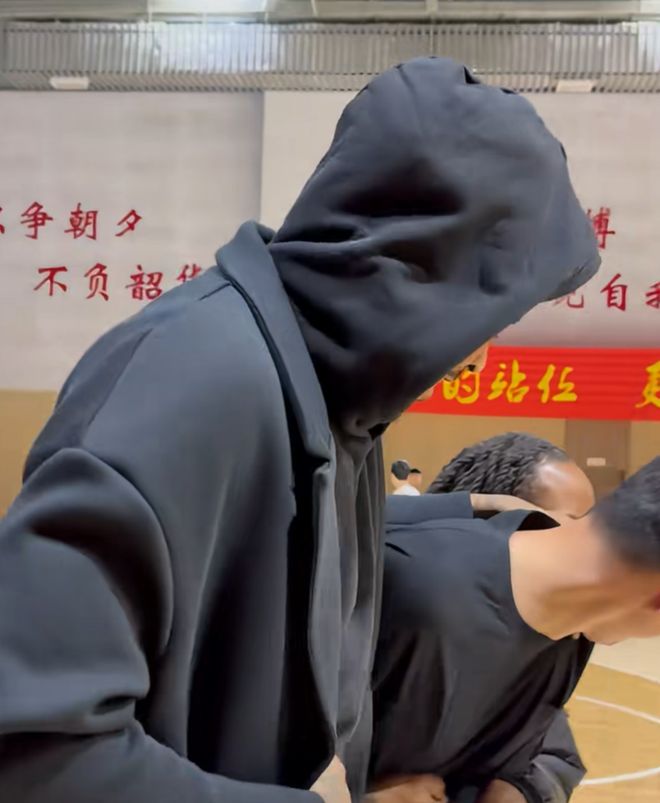 辽宁官宣集结！杨鸣付豪与三外亲密互动，莫兰德超活跃，布朗内敛