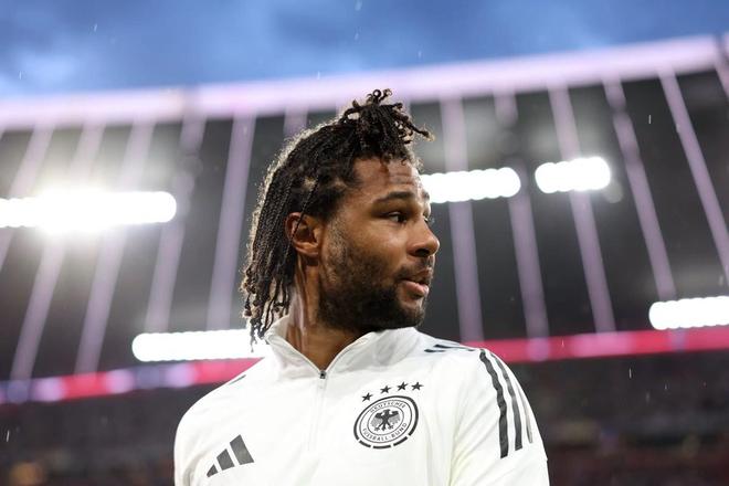 法尔克：格纳布里想留队，但拜仁不想再为他支付高薪