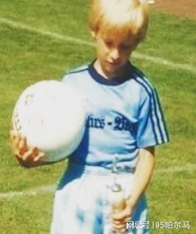 生不逢時的非典型中鋒，15歲長太快差點退役，26歲世界杯走過場