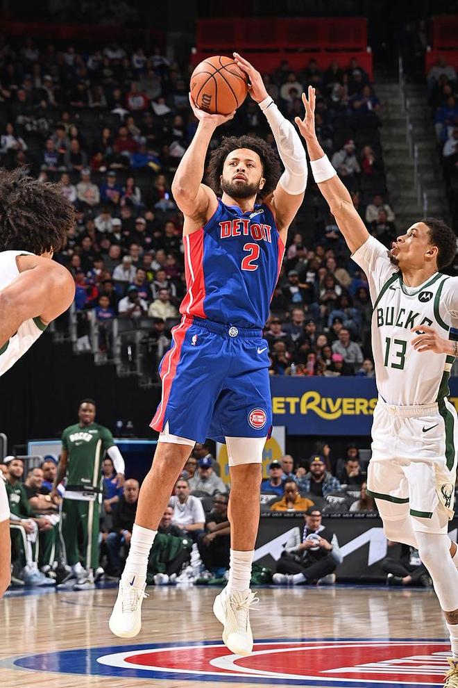 坐穩(wěn)東部第一！活塞18年首次單季兩勝雄鹿 坎寧安23+12引7人上雙