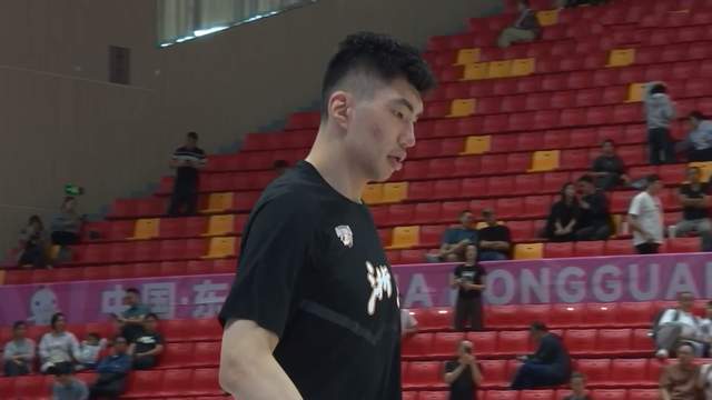 上海男籃6分惜敗，閆鵬飛14+11獨木難支，浙江與四川會師半決賽