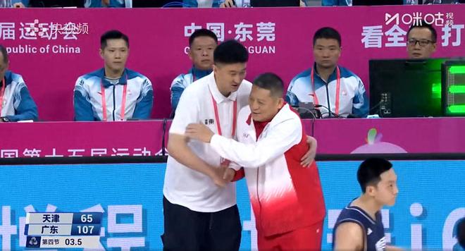 廣東大勝之夜，為何李炎哲不上場？受傷了嗎？解說員道出原因