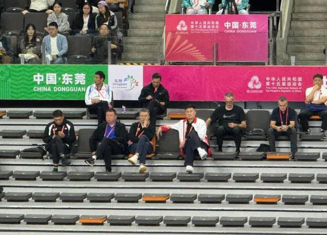 刺探敵情！杜鋒現場觀戰四川和浙江比賽 一旁還有郭士強